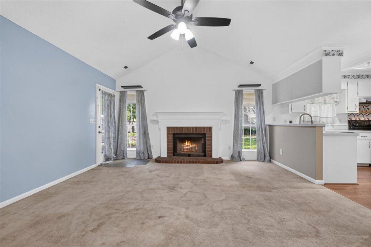 105 Blackwalnut Drive Photo 11