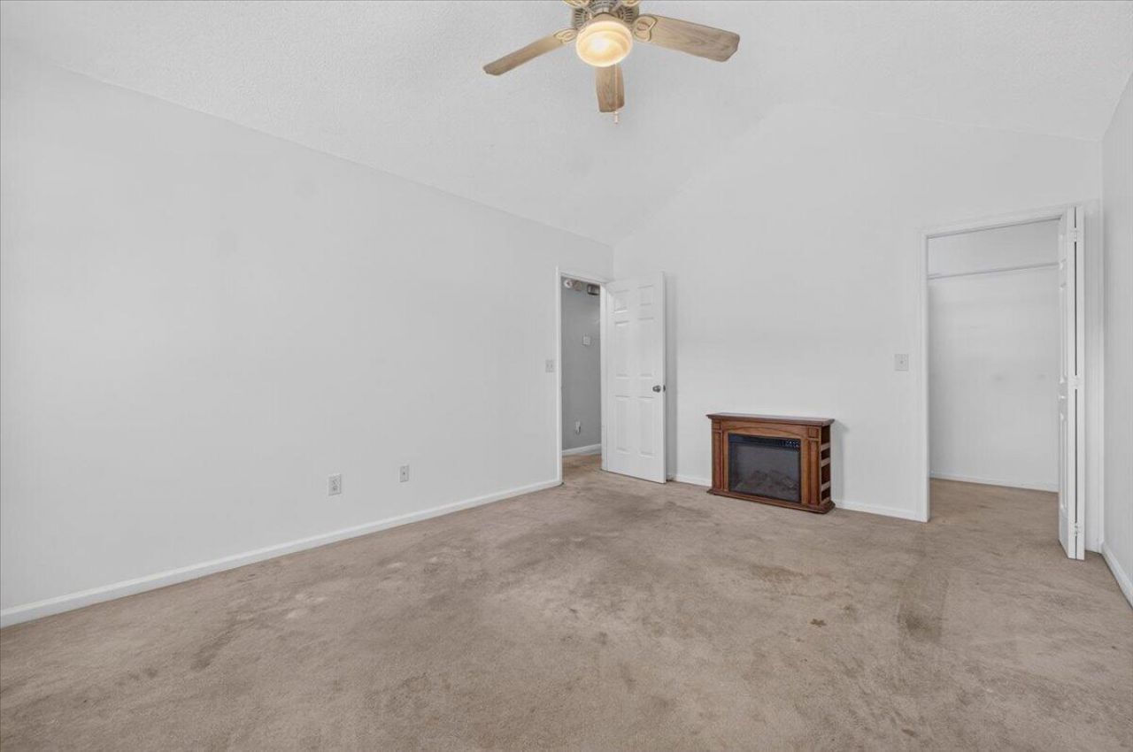 105 Blackwalnut Drive Photo 27