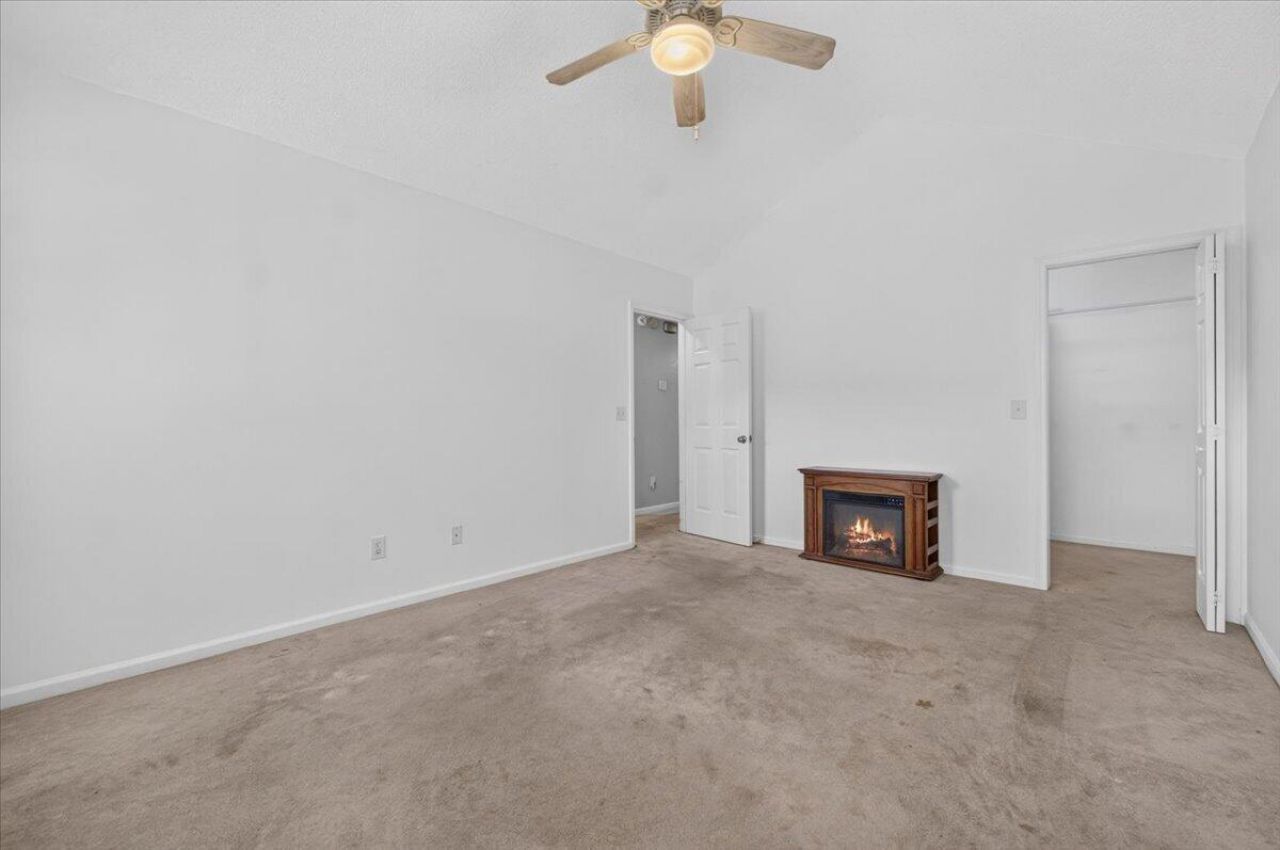 105 Blackwalnut Drive Photo 28