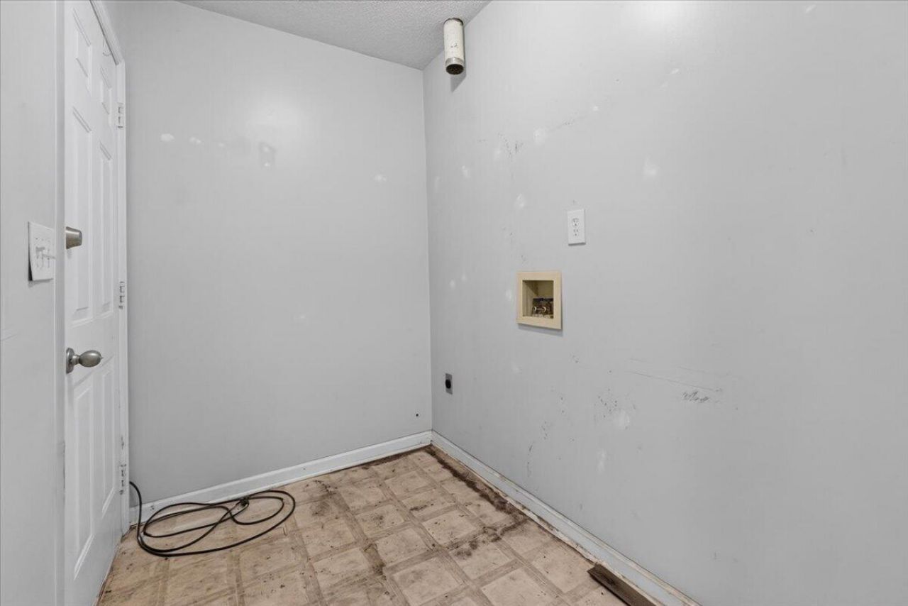 105 Blackwalnut Drive Photo 32