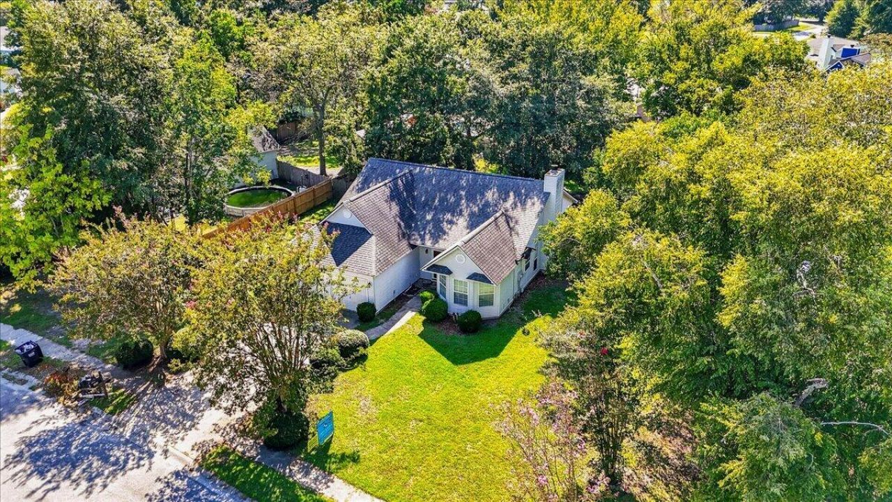105 Blackwalnut Drive Photo 4