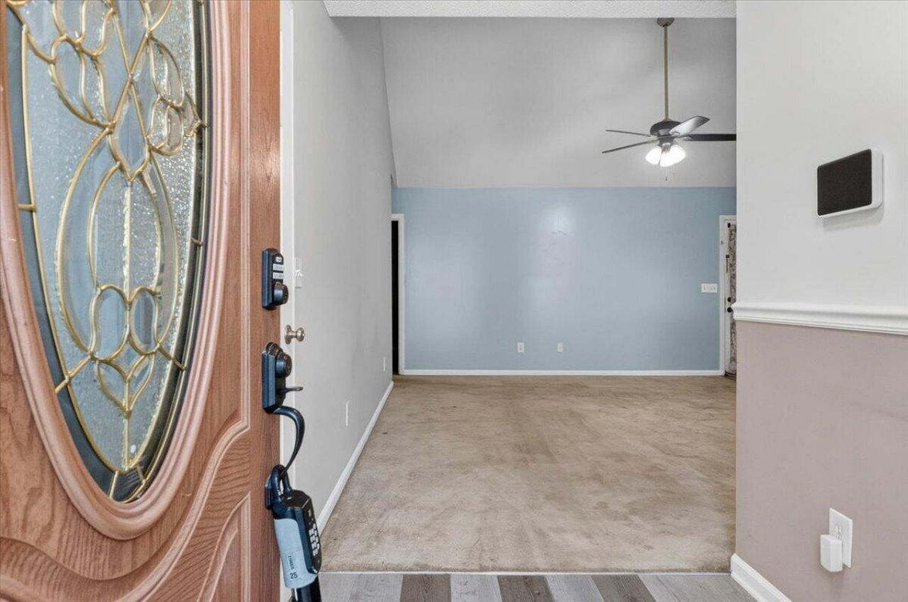 105 Blackwalnut Drive Photo 5