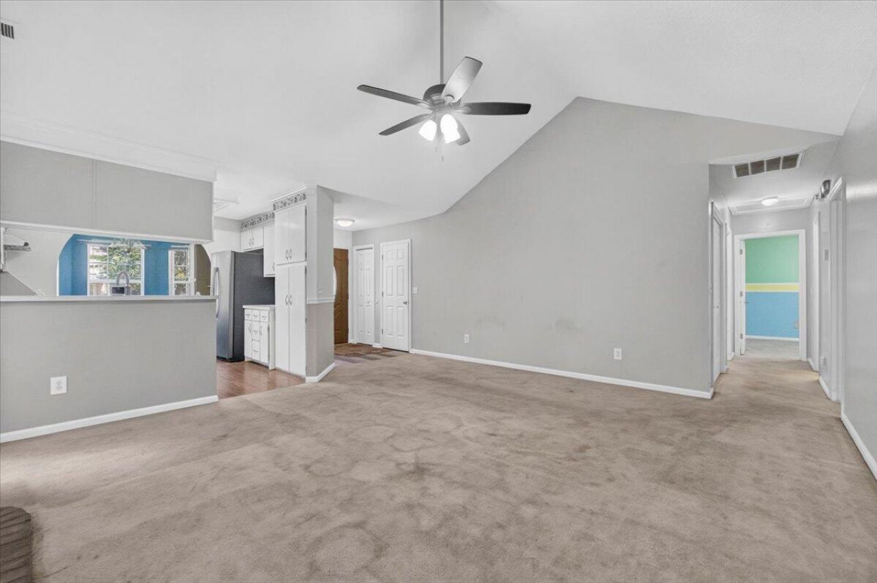 105 Blackwalnut Drive Photo 9