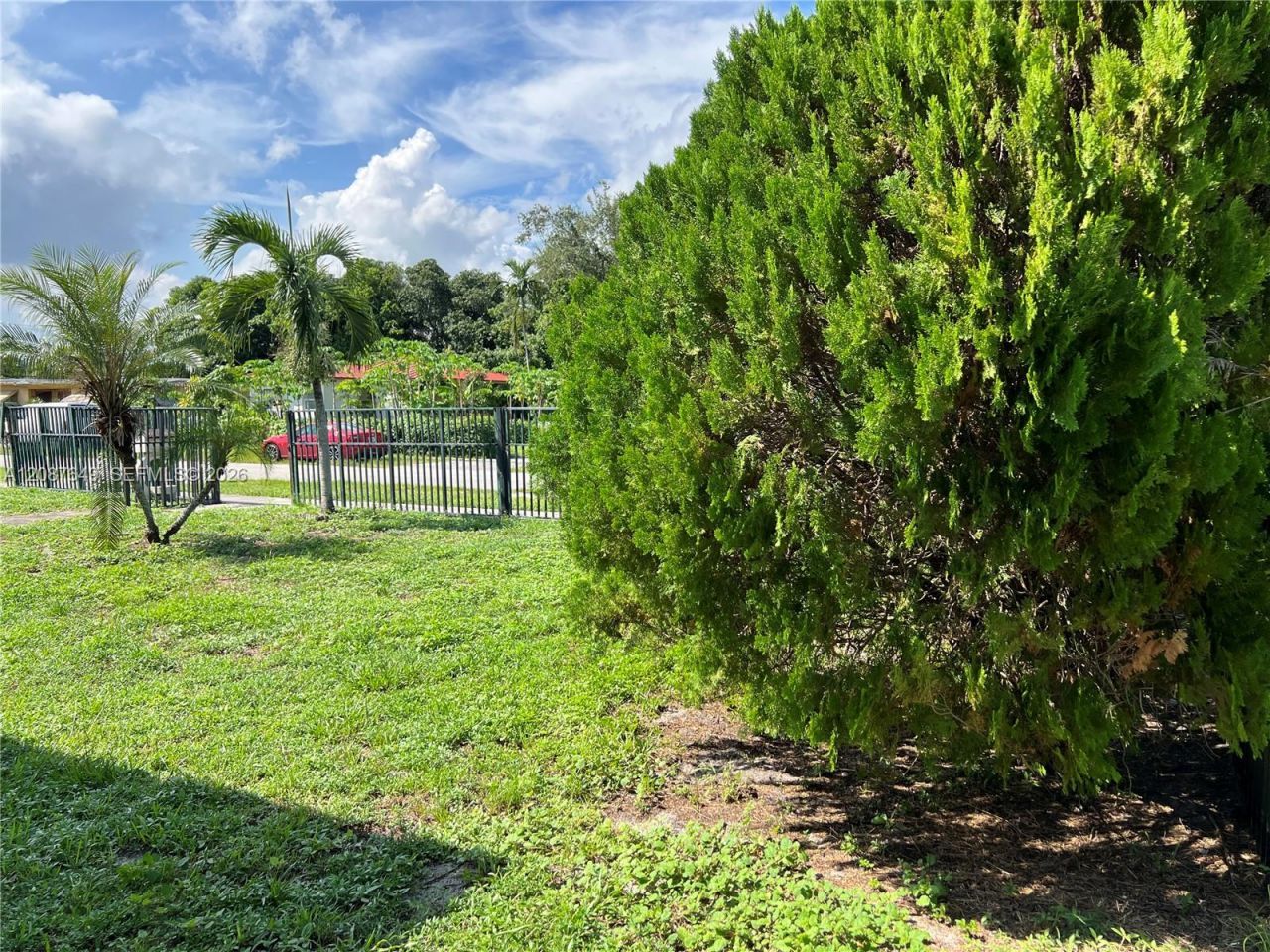 1740 NW 90th St, Miami, FL 33147 Photo