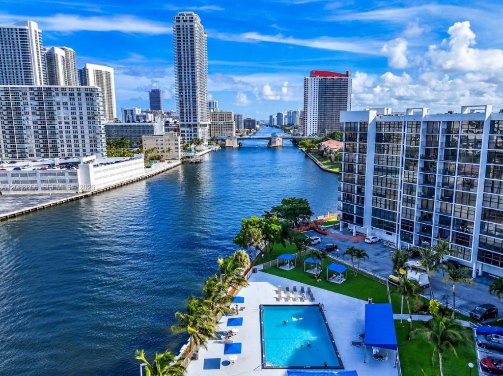 200 Leslie Dr , Unit 204, Hallandale Beach, FL 33009 Photo