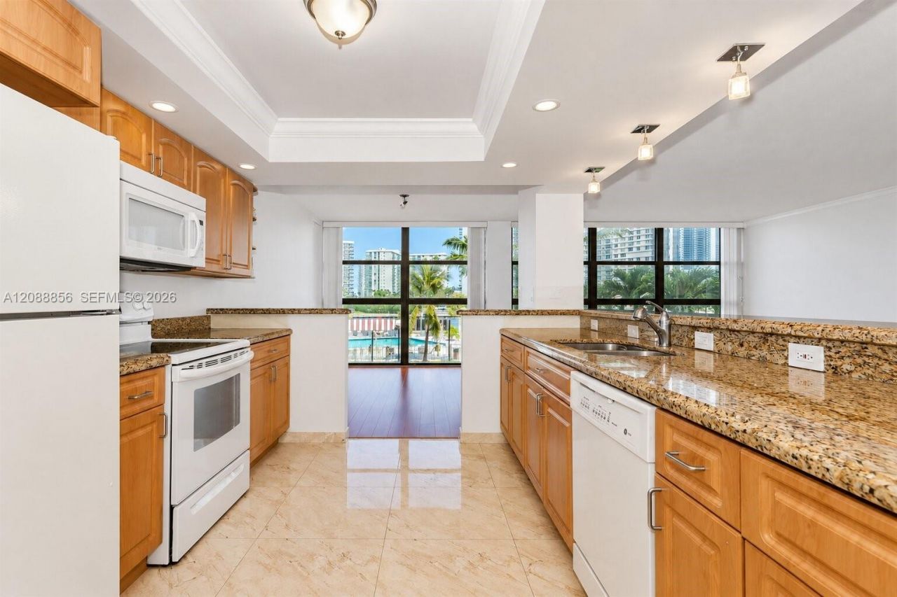 200 Leslie Dr , Unit 204, Hallandale Beach, FL 33009 Photo