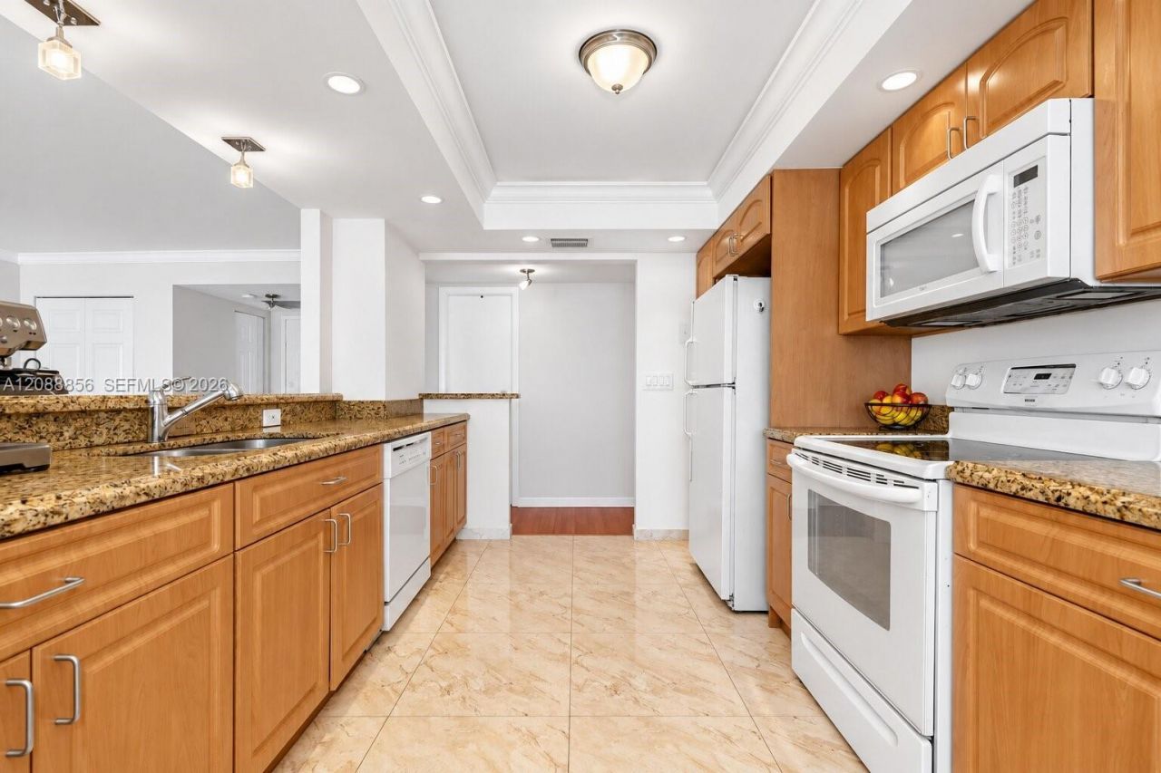 200 Leslie Dr , Unit 204, Hallandale Beach, FL 33009 Photo