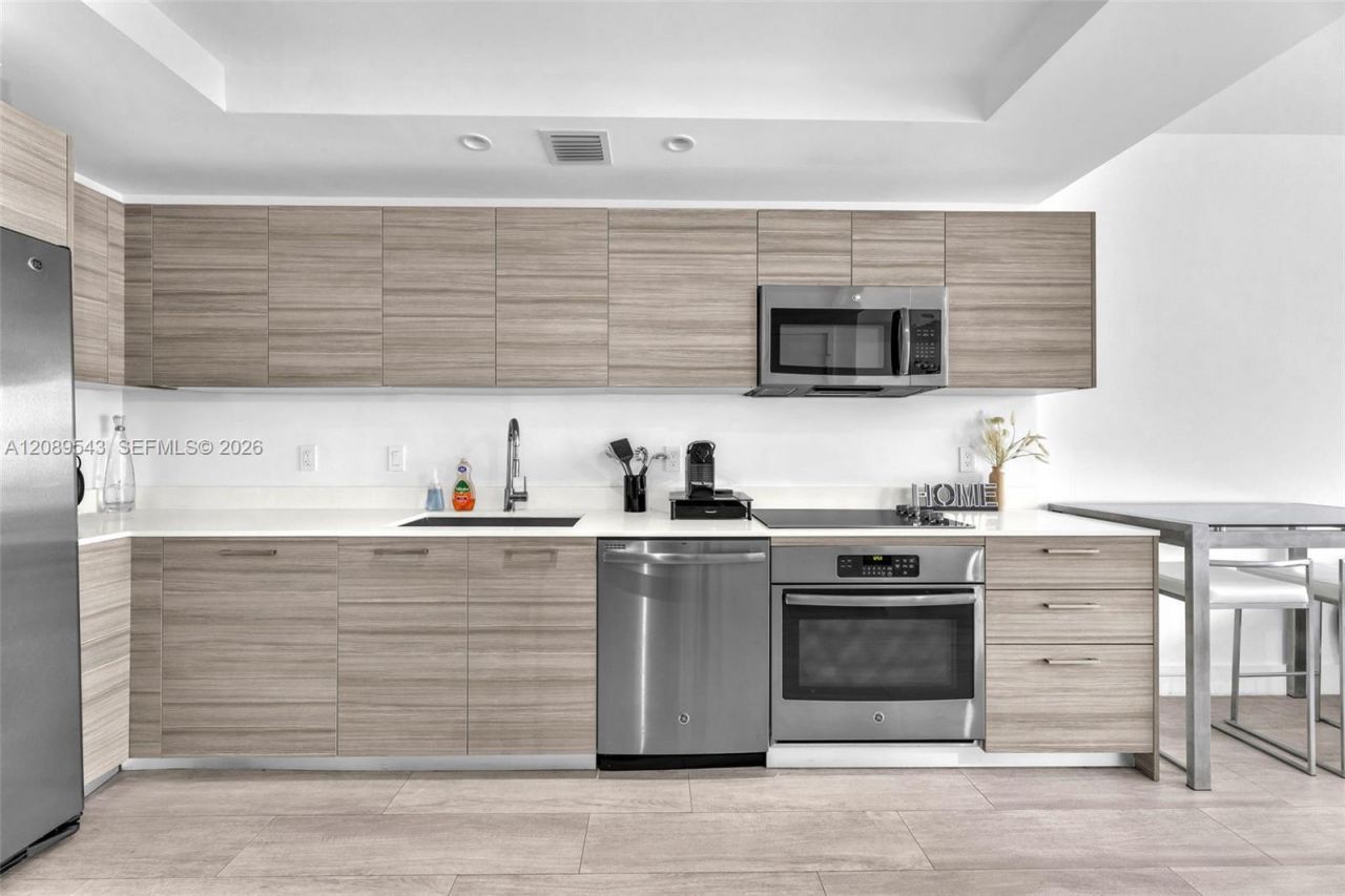 121 NE 34th St, Unit 905, Miami, FL 33137 Photo