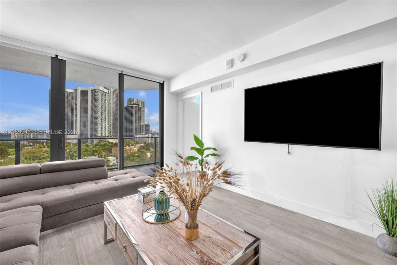121 NE 34th St, Unit 905, Miami, FL 33137 Photo