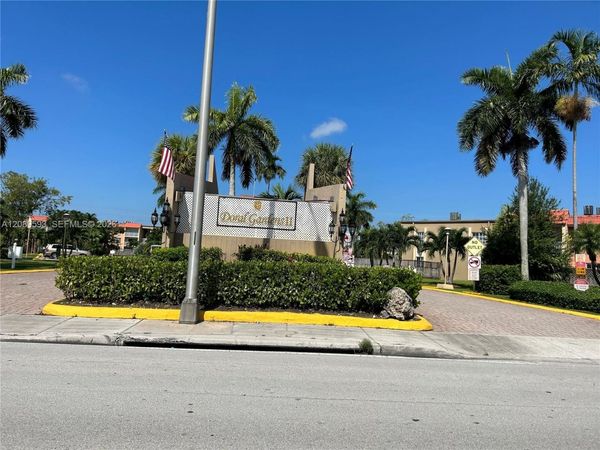 5201 Geneva Way , Unit 207, Doral, FL 33166