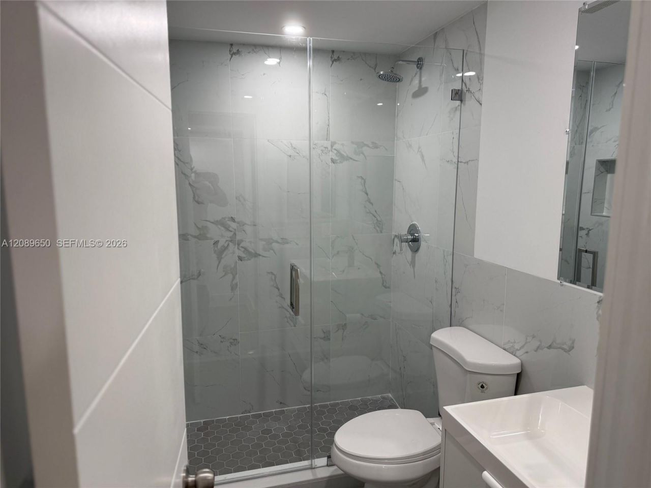 926 Michigan Ave , Unit 12, Miami Beach, FL 33139 Photo