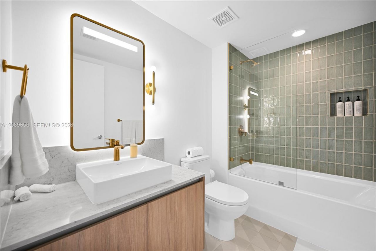 159 NE 6th St , Unit 4015, Miami, FL 33132 Photo