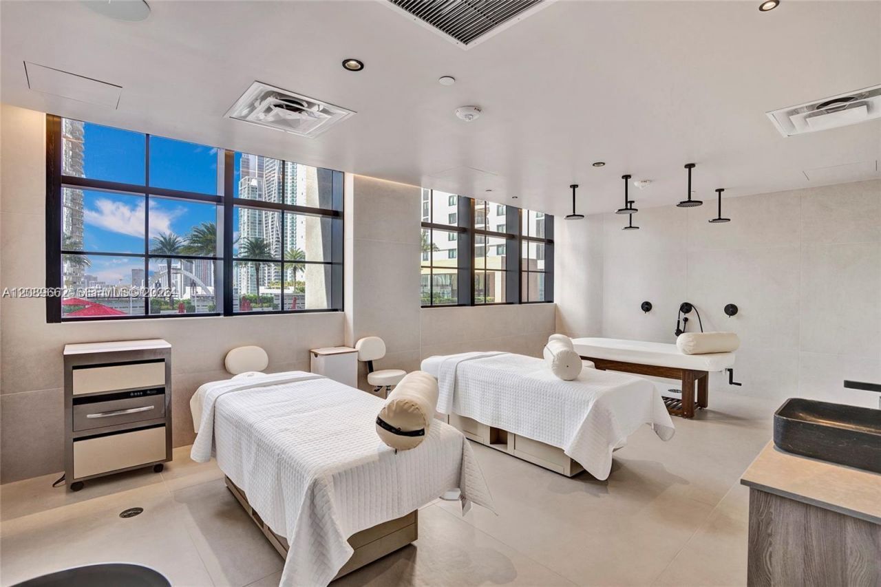 159 NE 6th St , Unit 3901, Miami, FL 33132 Photo