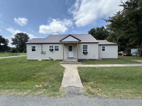 487 S Garfield Avenue, Piggott, AR 72454