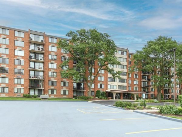 2000 Saint Regis Drive , Unit 6J, Lombard, IL 60148