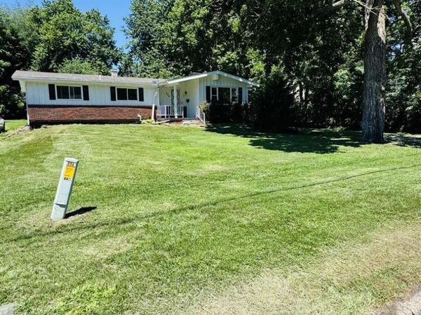 458 N West Street , Galesburg, IL 61401