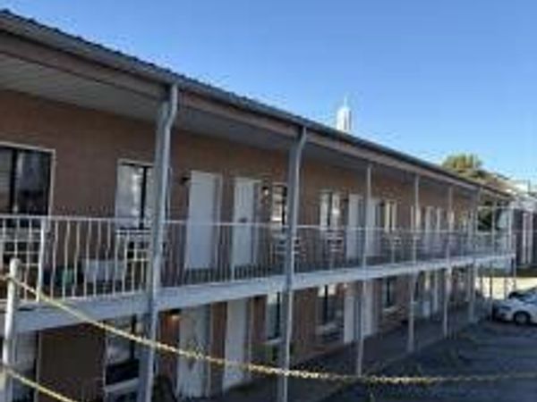 215 E Race St, Kingston, TN 37763