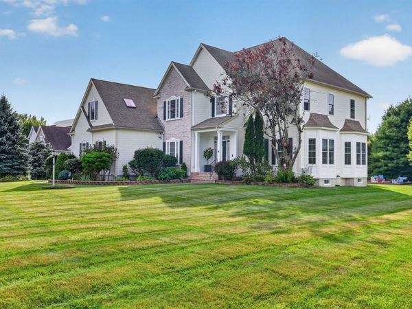 4 Iarussi Way, Medway, MA 02053