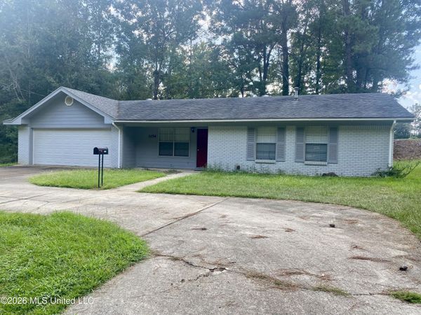 1154 W Border Avenue, Wiggins, MS 39577
