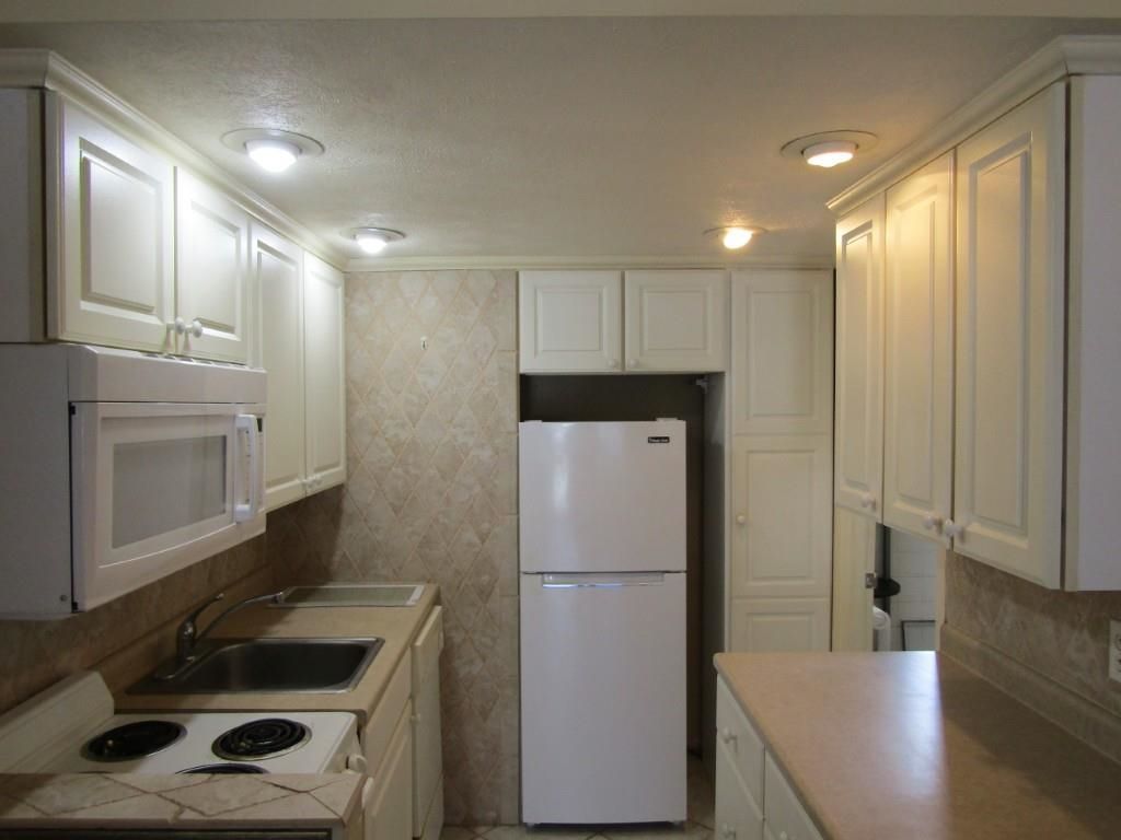2202 Perrin Dr.  Photo 7