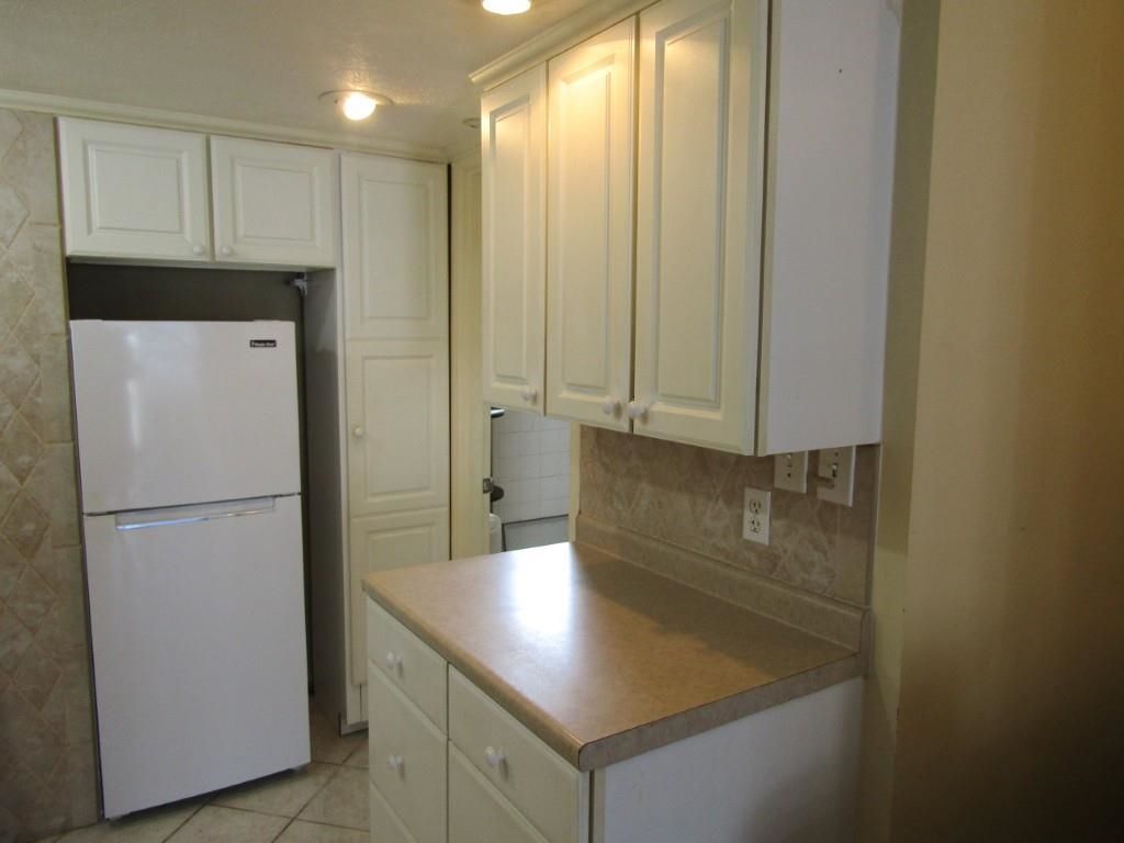 2202 Perrin Dr.  Photo 8