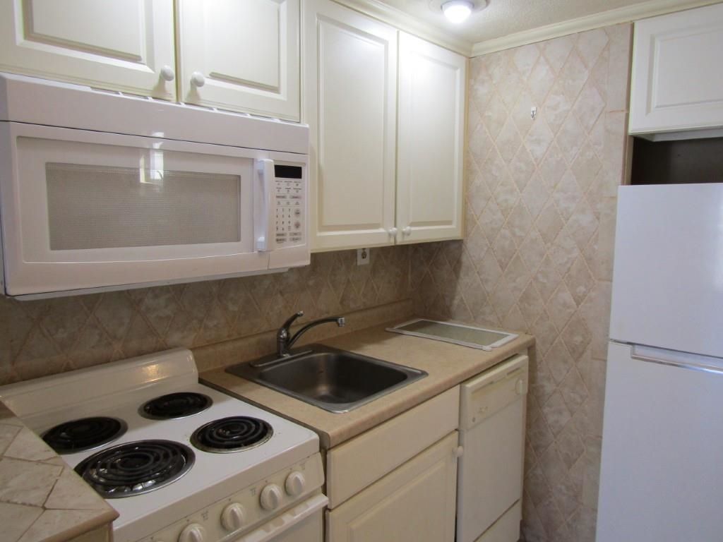 2202 Perrin Dr.  Photo 9