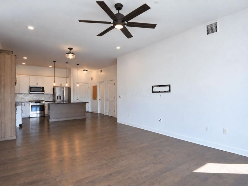 828 Bobcat Avenue , Unit 404, Columbus, OH 43212 Photo 12