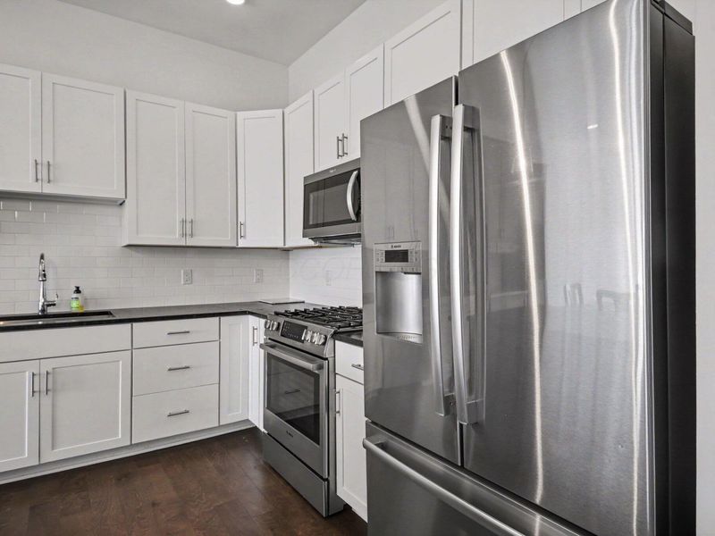828 Bobcat Avenue , Unit 404, Columbus, OH 43212 Photo 5