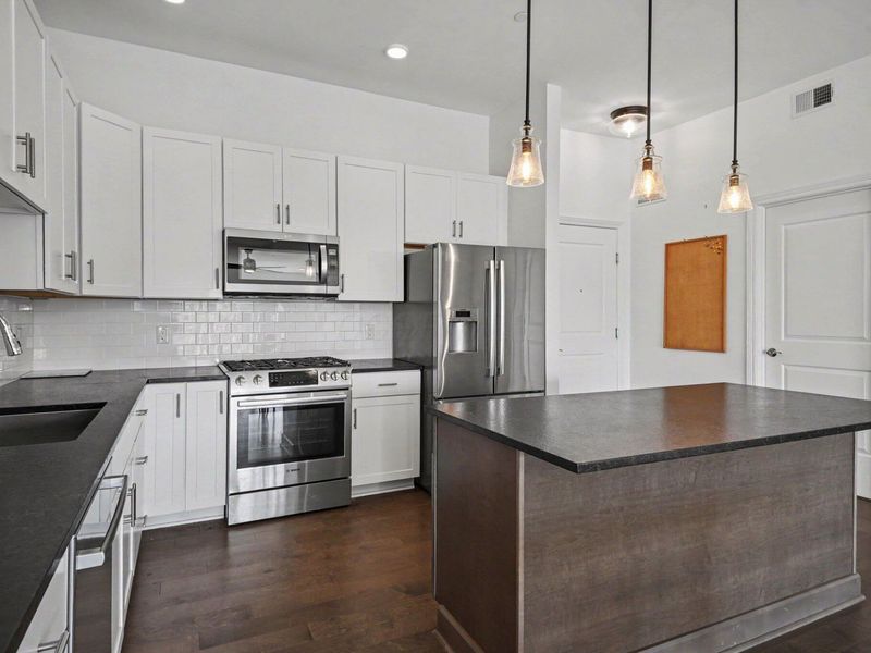 828 Bobcat Avenue , Unit 404, Columbus, OH 43212 Photo 6