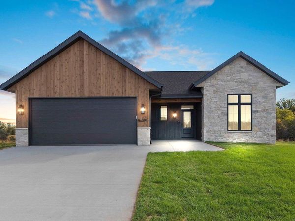 397 FARMHOUSE LANE, Combined Locks, WI 54113