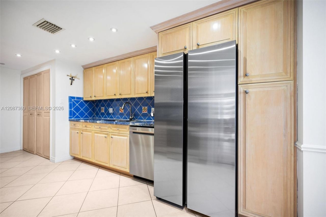 2 Grove Isle Dr, Unit B1402, Miami, FL 33133 Photo