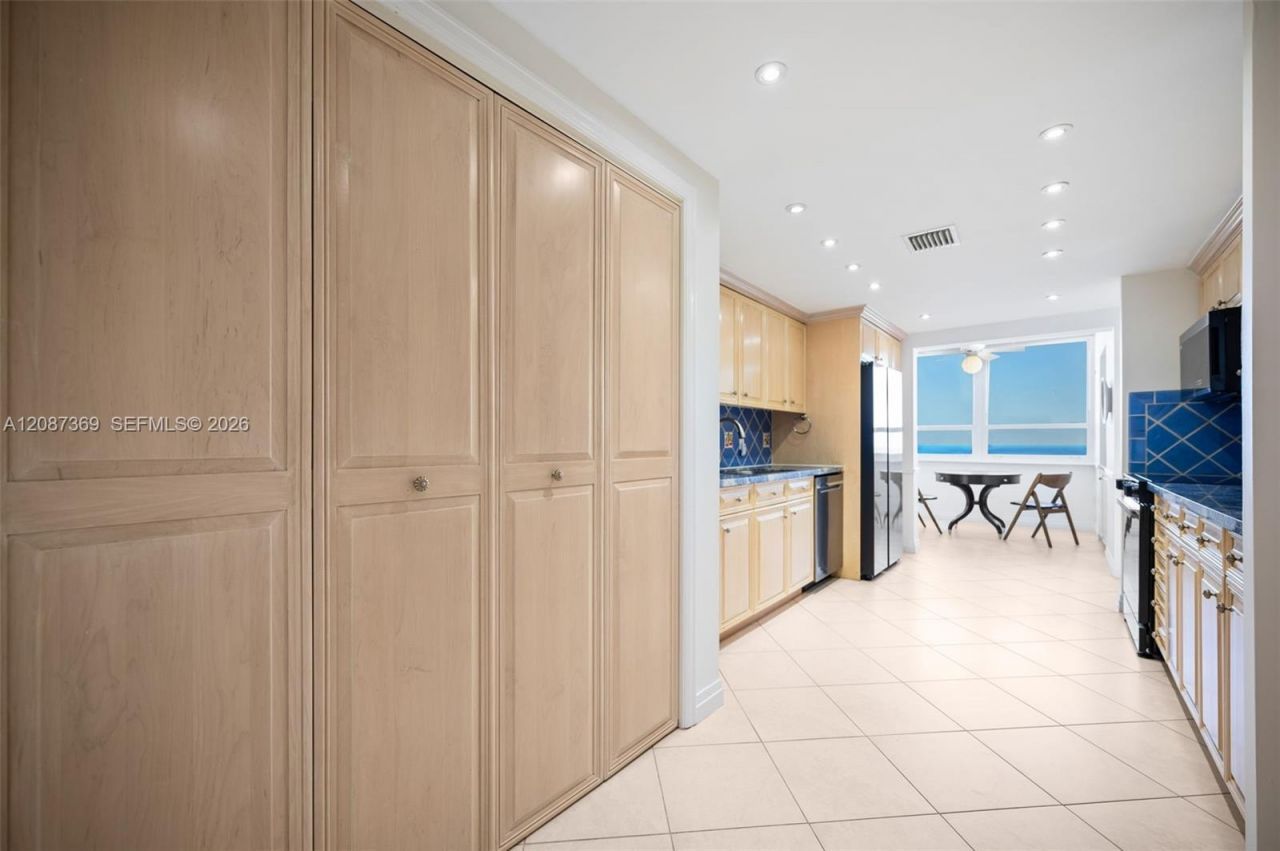 2 Grove Isle Dr, Unit B1402, Miami, FL 33133 Photo
