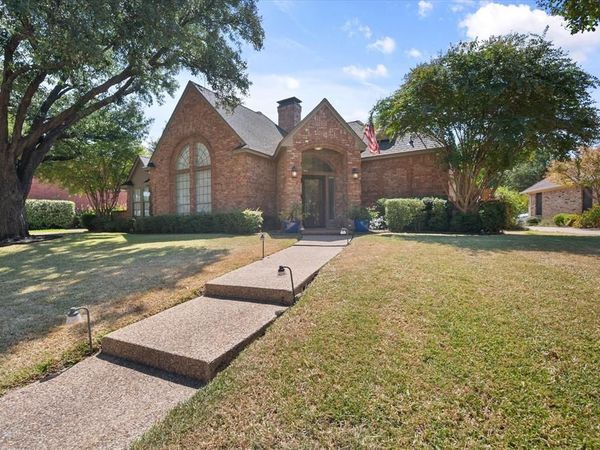 523 Cooper Street , Grand Prairie, TX 75052