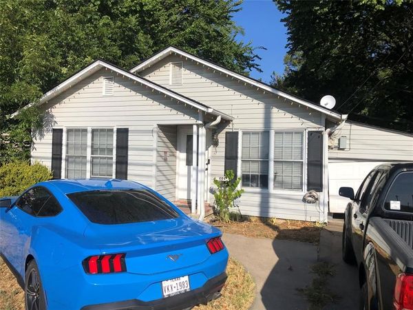 404 N Mill Street , Bowie, TX 76230