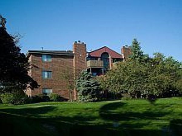 1340 Brook Street , Unit L, St. Charles, IL 60174