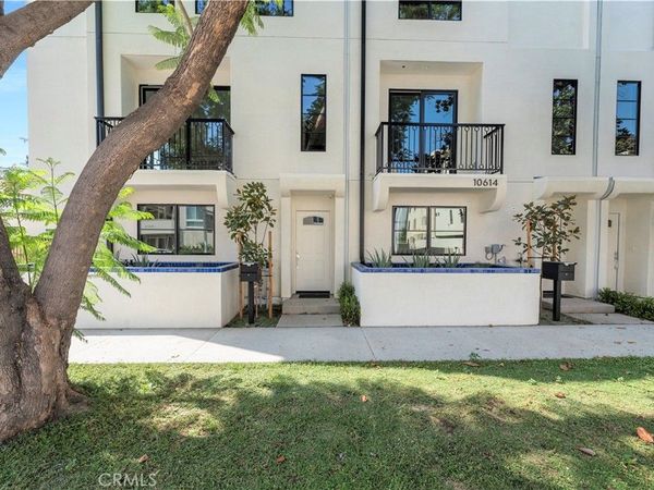 10612 Bloomfield Street, Toluca Lake, CA 91602