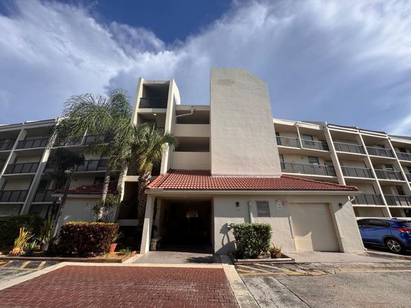 115 Lake Emerald Drive, Unit 410, Oakland Park, FL 33309