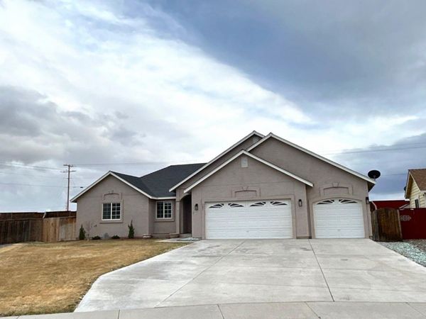 1931 Six Iron Court, Fernley, NV 89408