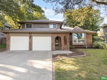 910 Wolf Lane, Bellevue, NE 68005