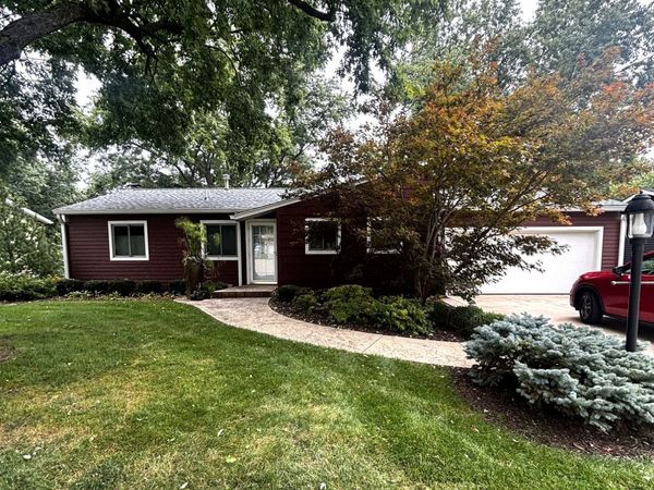 37 PARK Avenue , Eldridge, IA 52748