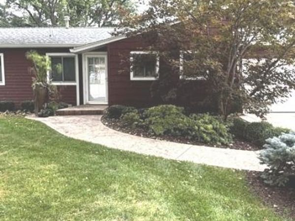37 PARK Avenue , Eldridge, IA 52748