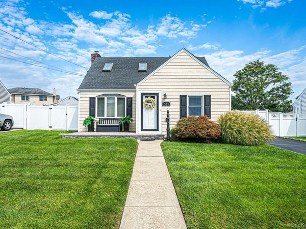 525 Secatogue Avenue, Farmingdale, NY 11735