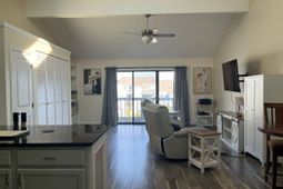 1880 Colony Dr. photo 4