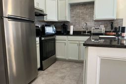 1880 Colony Dr. photo 4