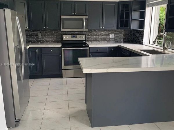 10000 NW 4th St , Plantation, FL 33324