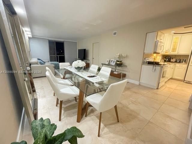 3625 N Country Club Dr , Unit 704, Aventura, FL 33180 Photo