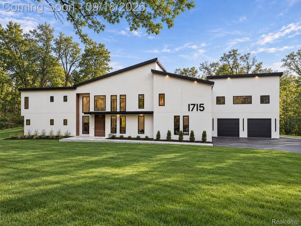1715 Lone Pine Road, Bloomfield Township, Mi 48302
