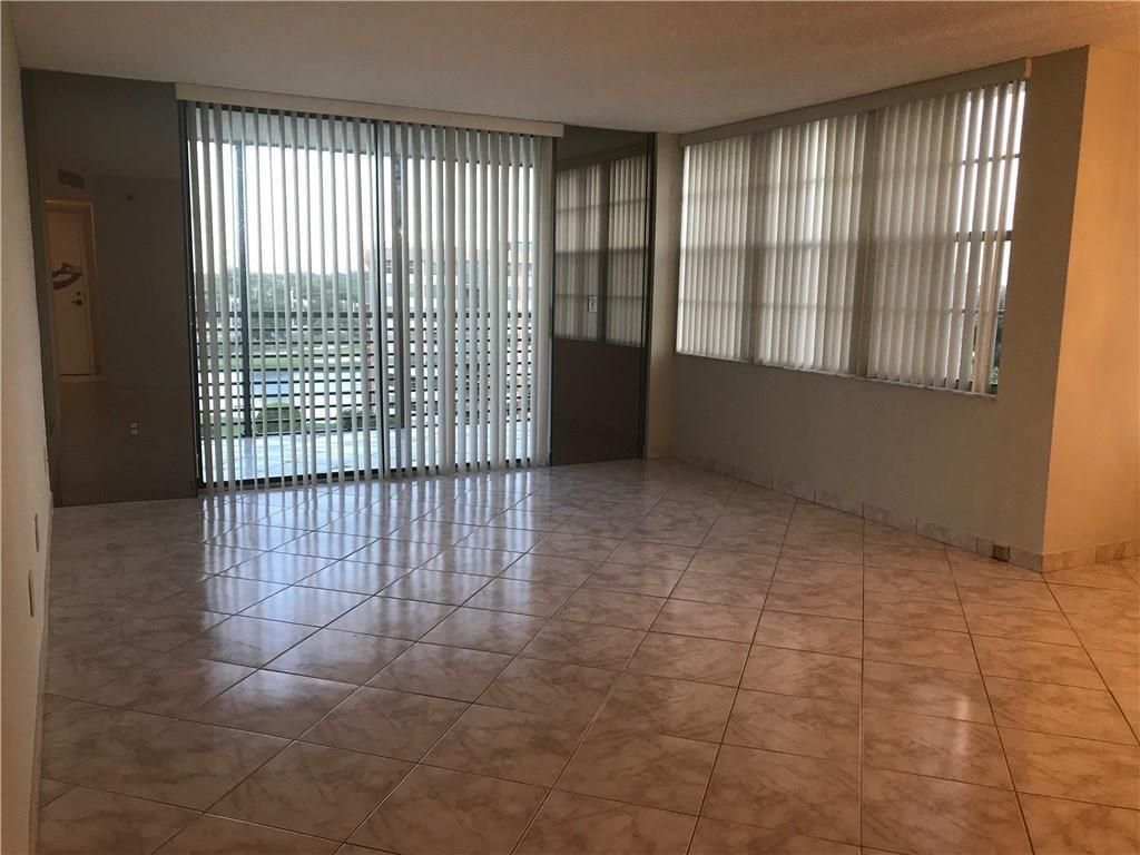 1300 Saint Charles Place, Unit PH11, Pembroke Pines, FL 33026 Photo