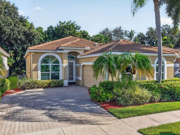 5351 Ventura Drive, Delray Beach, FL 33484