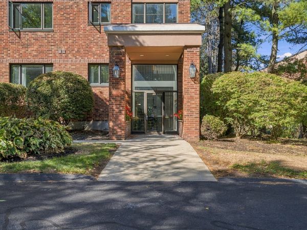 12 Ledgewood Way, Unit 21, Peabody, MA 01960